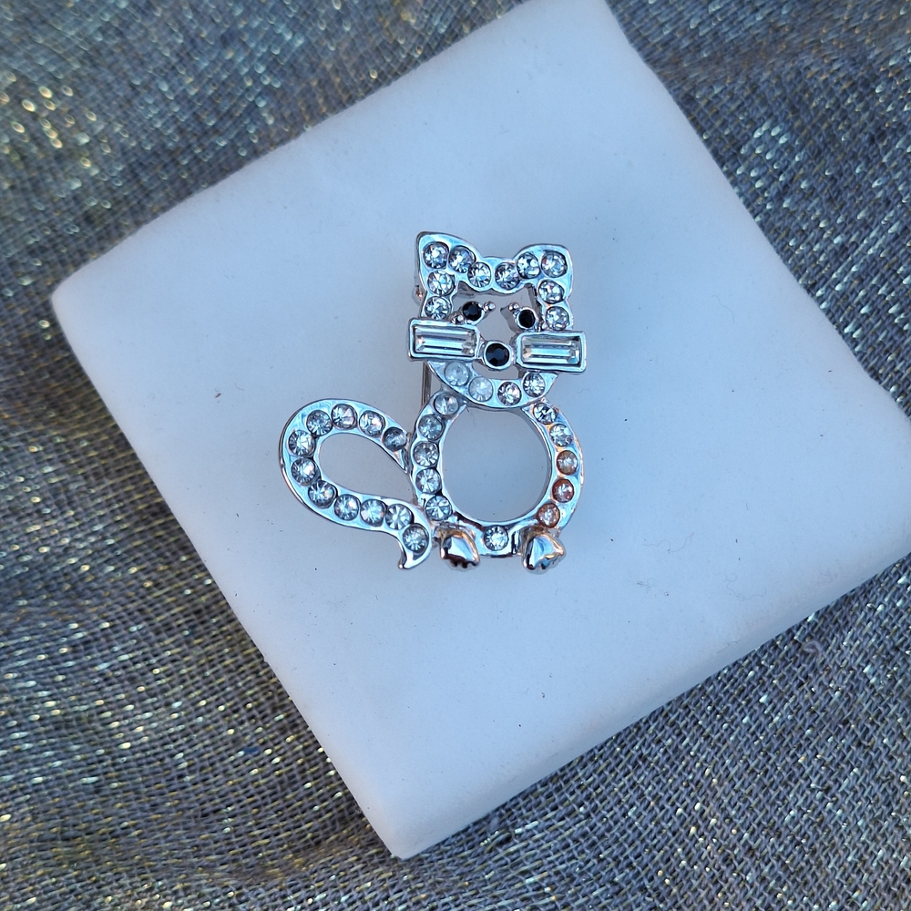 Elegant Silver Cat Brooch with Crystals